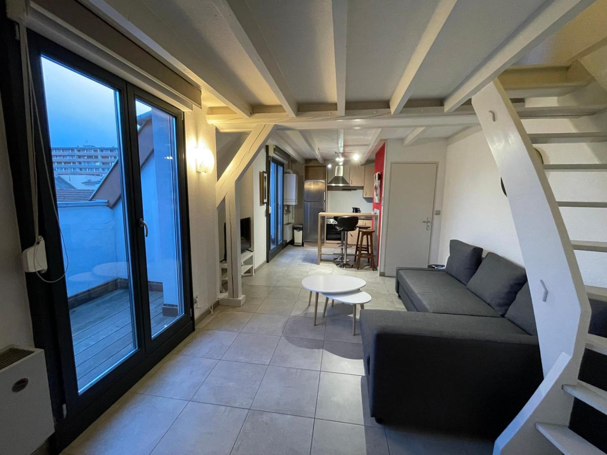 Fathala - Appartement Lumineux En Dernier Etage - Face A La Gare Routiere Sarrebourg Bagian luar foto