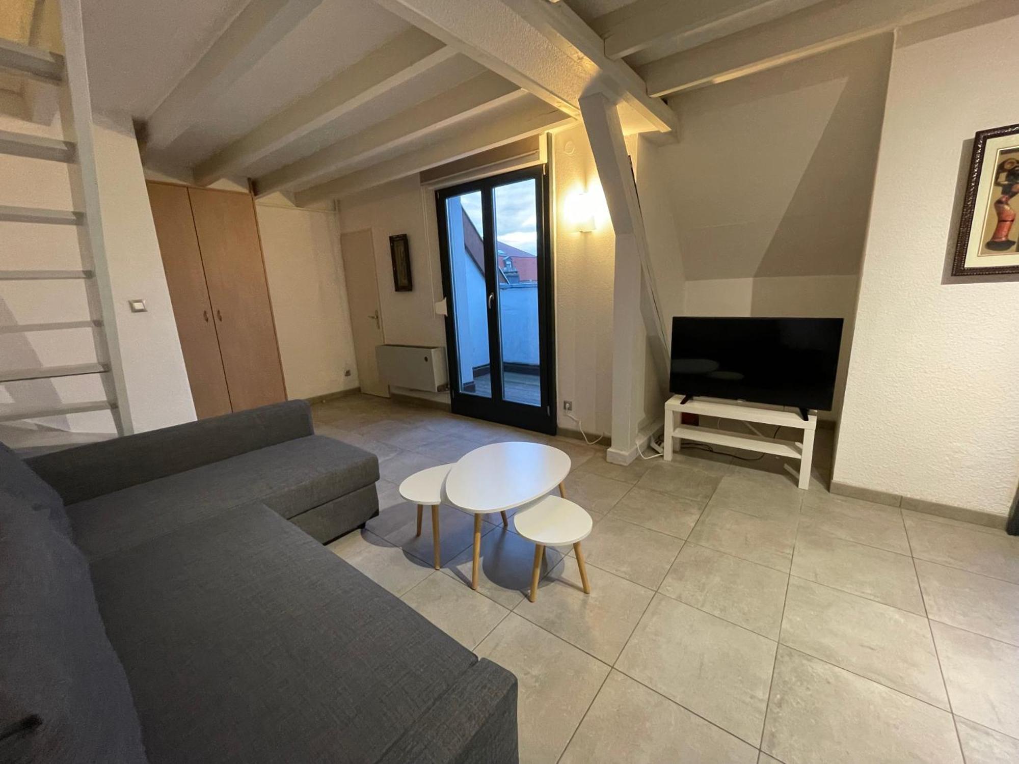 Fathala - Appartement Lumineux En Dernier Etage - Face A La Gare Routiere Sarrebourg Bagian luar foto