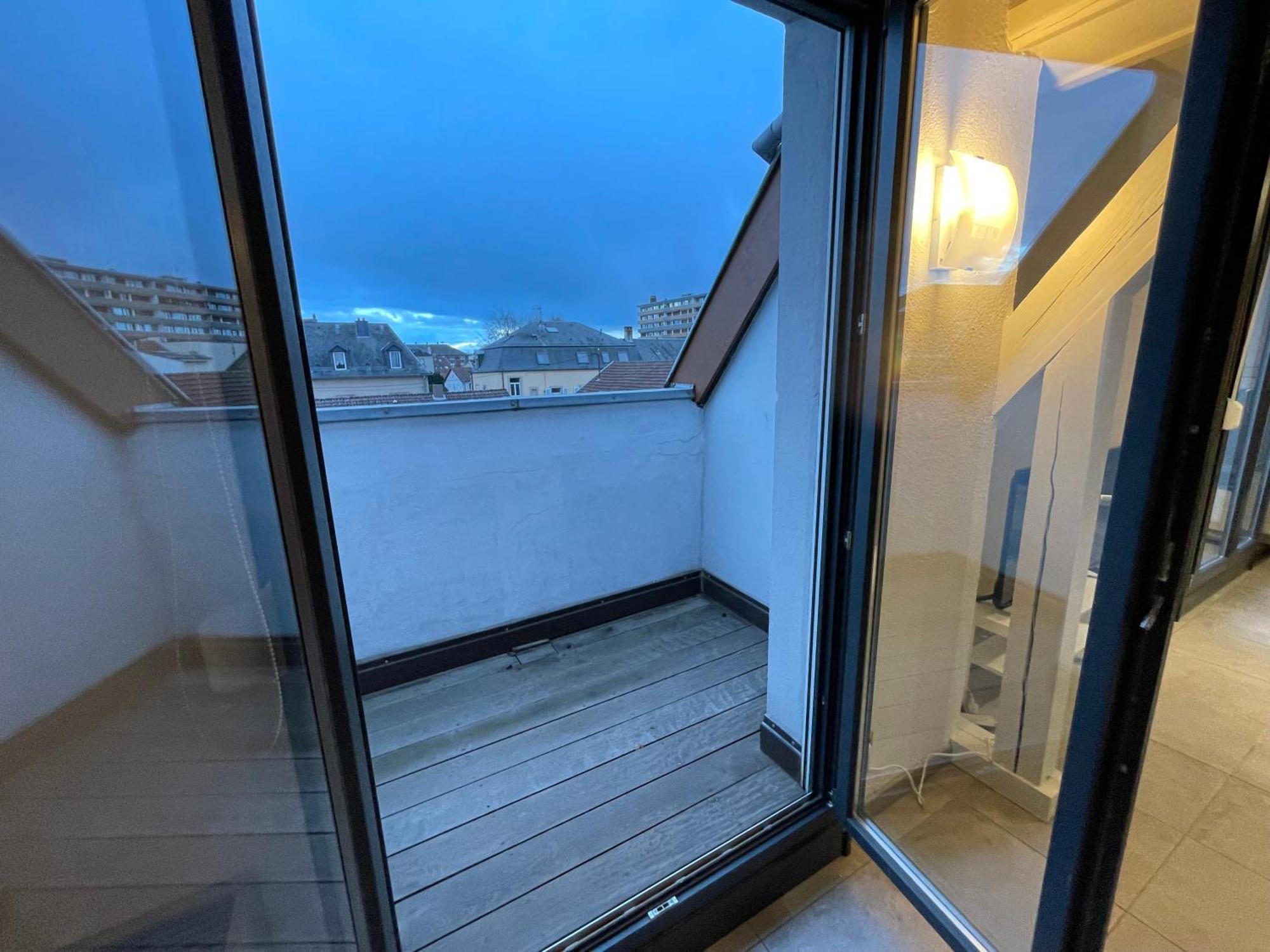 Fathala - Appartement Lumineux En Dernier Etage - Face A La Gare Routiere Sarrebourg Bagian luar foto
