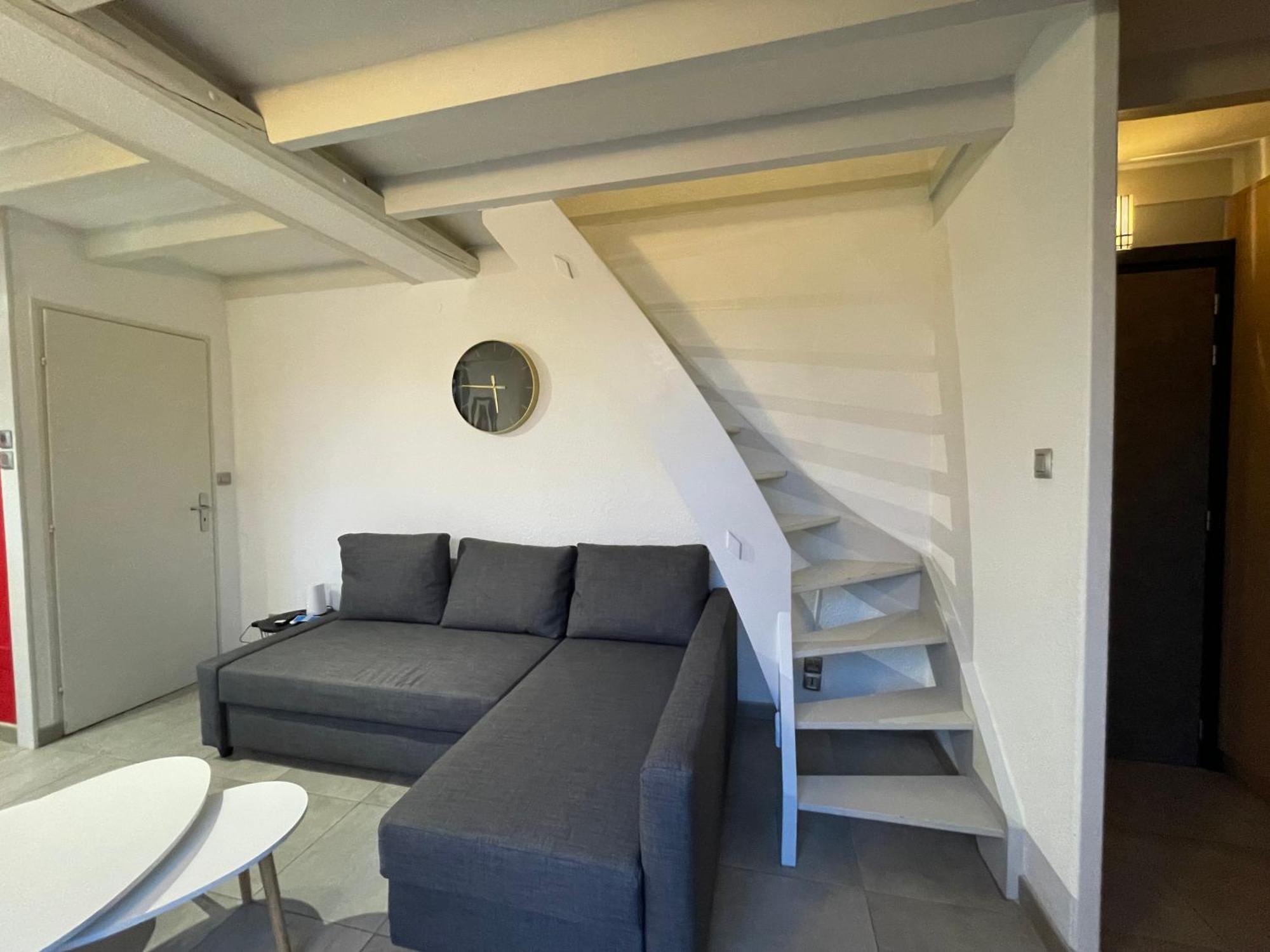 Fathala - Appartement Lumineux En Dernier Etage - Face A La Gare Routiere Sarrebourg Bagian luar foto