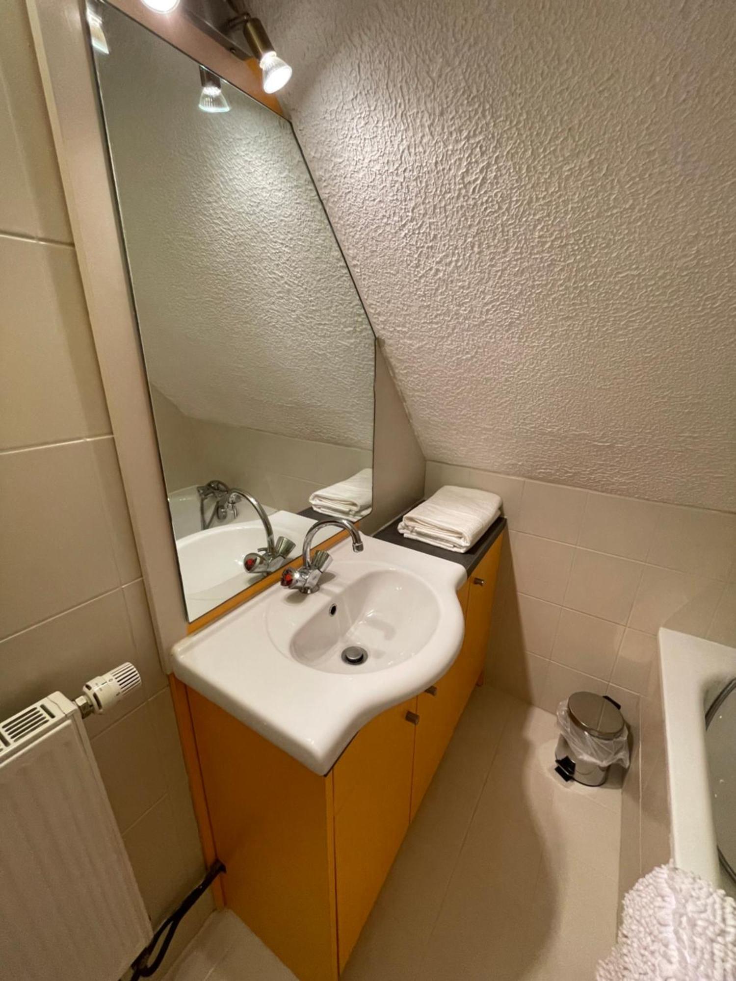 Fathala - Appartement Lumineux En Dernier Etage - Face A La Gare Routiere Sarrebourg Bagian luar foto